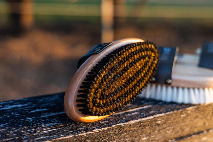 GeeGee COLLECTIVE - 'Copper Therapy' Body Brush